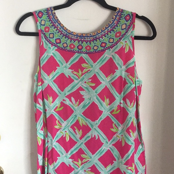 Lilly Pulitzer silk sleeveless shell top. 😊 M - Picture 3 of 4